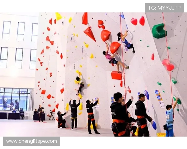 全国街舞大赛点评成都攀岩队展现卓越团队协作精神与默契配合