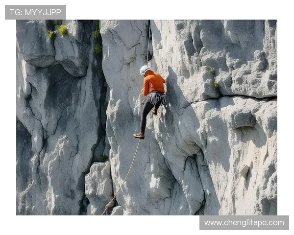 南京攀岩队战术揭秘:挑战极限的攀岩之路与团队精神 南京攀岩队战术揭秘:挑战极限的攀岩之路与团队精神