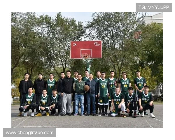 杭州篮球队节奏体系解析:战术创新与团队协作的完美结合 杭州篮球队节奏体系解析:战术创新与团队协作的完美结合