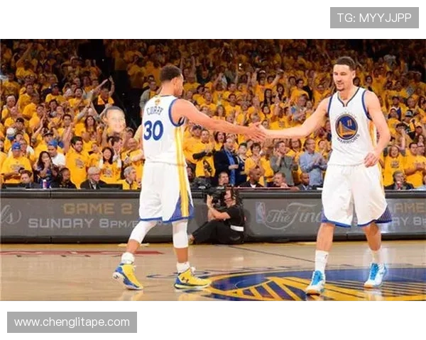 摩西马龙的篮坛传奇与内线统治力对NBA格局产生的深远影响 摩西马龙的篮坛传奇与内线统治力对NBA格局产生的深远影响